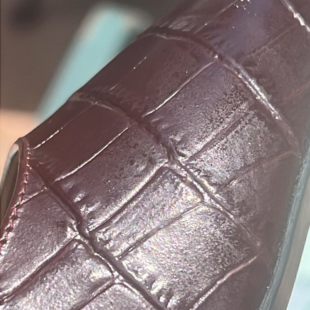 ▶️ Aquatalia ◀️ Maroon Embossed Leather Croc Pattern Pumps. 8 M - Picture 14 of 16